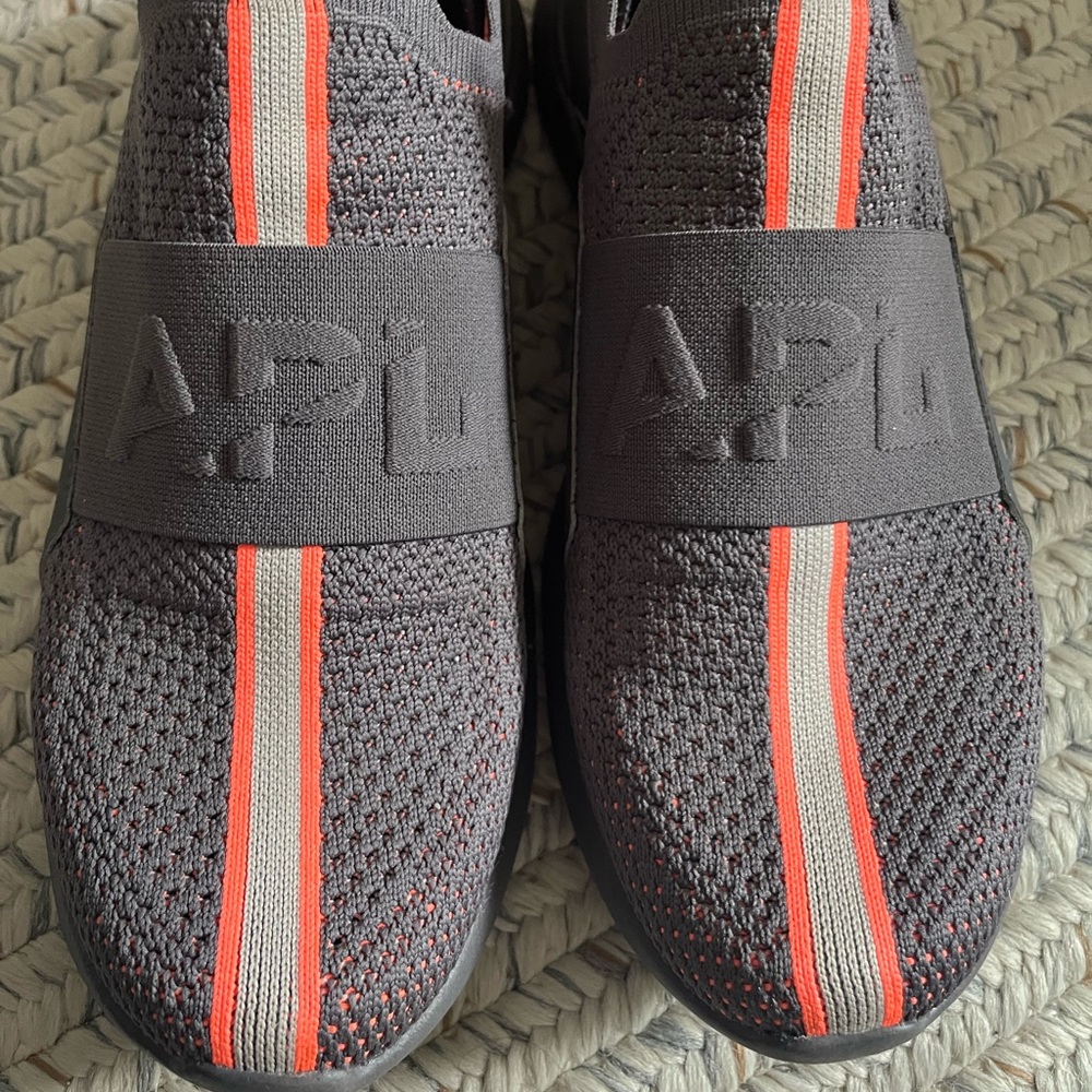 Womens APL Techloom Bliss sneakers